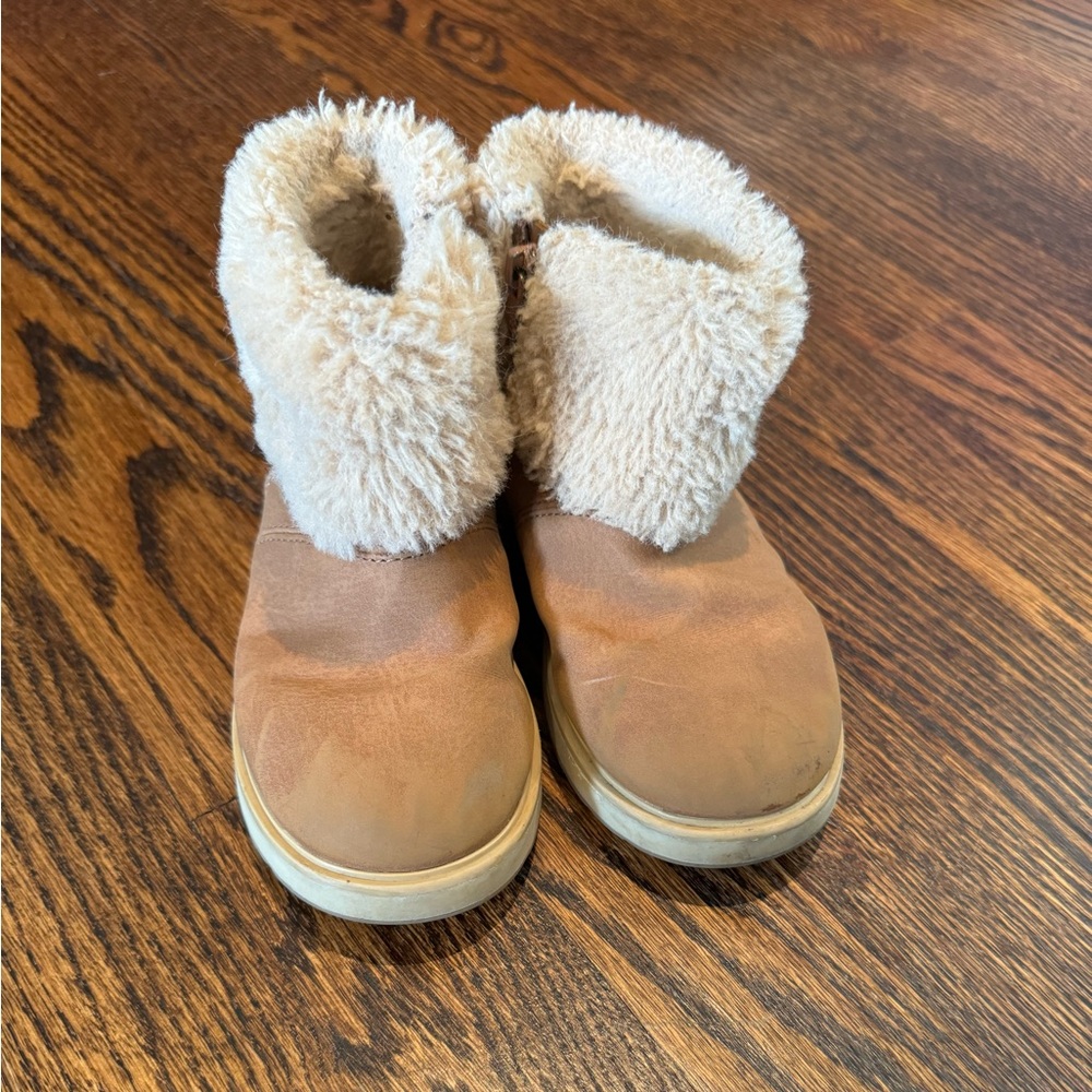 Zara winter boots with zipper, size 24.